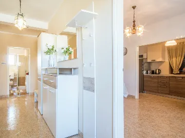 2-Bedroom House in Tinjan for Up to 5 Guests