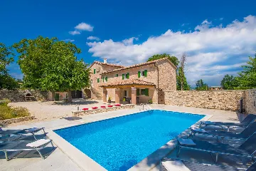 3-Bedroom Villa with Private Pool in Žminj
