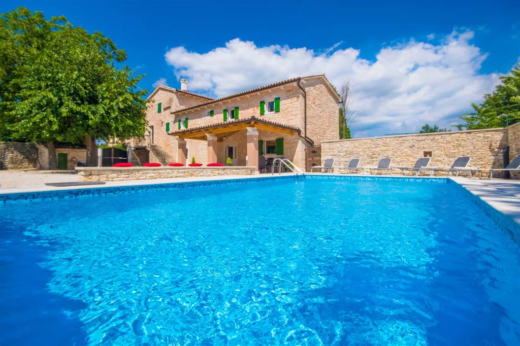 3-Bedroom Villa with Private Pool in Žminj