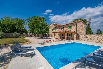 3-Bedroom Villa with Private Pool in Žminj