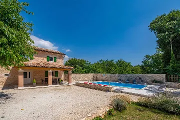 3-Bedroom Villa with Private Pool in Žminj
