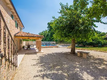 3-Bedroom Villa with Private Pool in Žminj