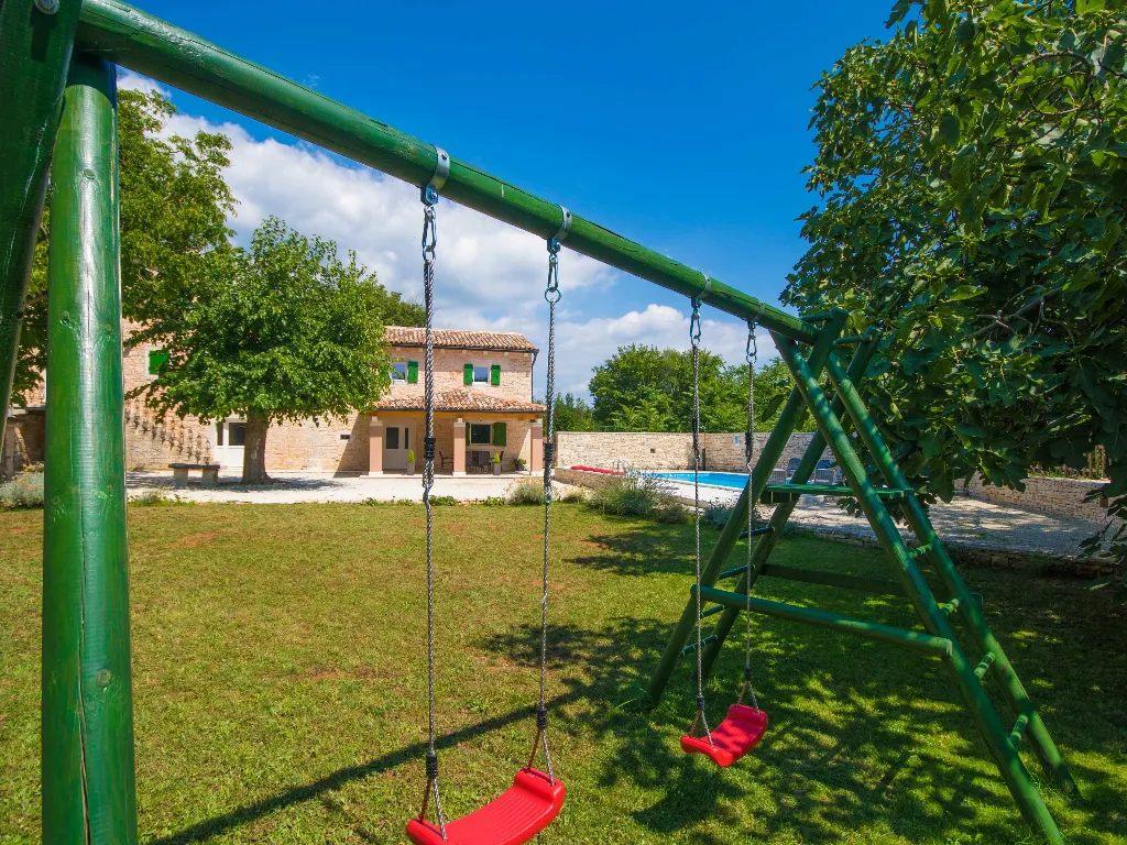 3-Bedroom Villa with Private Pool in Žminj