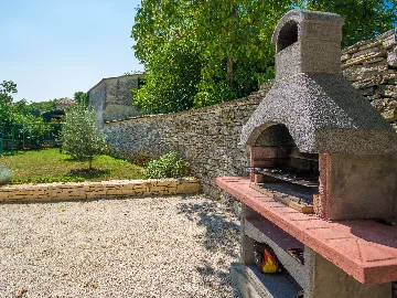 3-Bedroom Villa with Private Pool in Žminj