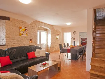3-Bedroom Villa with Private Pool in Žminj