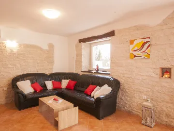 3-Bedroom Villa with Private Pool in Žminj