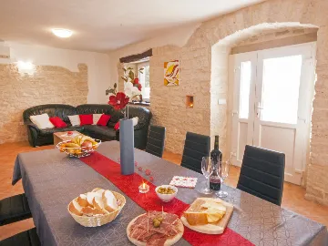 3-Bedroom Villa with Private Pool in Žminj