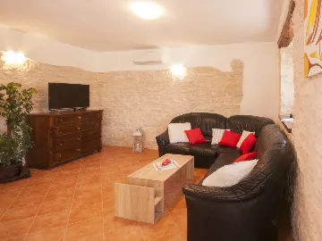 3-Bedroom Villa with Private Pool in Žminj