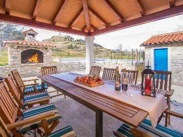 House in Pićan for Groups & Families (up to 12)