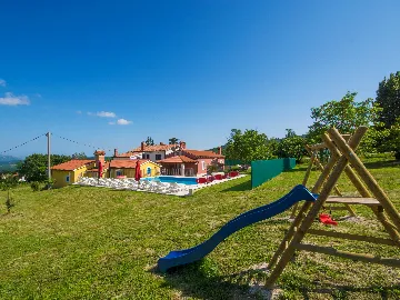 House in Pićan for Groups & Families (up to 12)