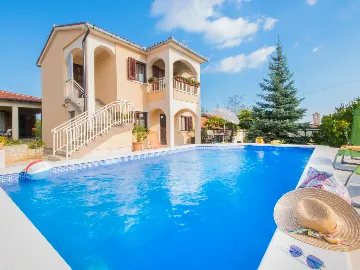 2-Bedroom House in Labin for Up to 6 Guests