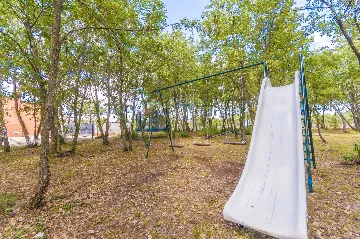 Private 8-Bedroom House for 16 Guests in Divšići