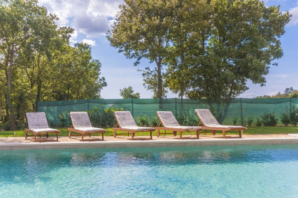 Private 8-Bedroom House for 16 Guests in Divšići