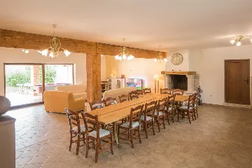 Private 8-Bedroom House for 16 Guests in Divšići