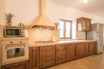 Private 8-Bedroom House for 16 Guests in Divšići