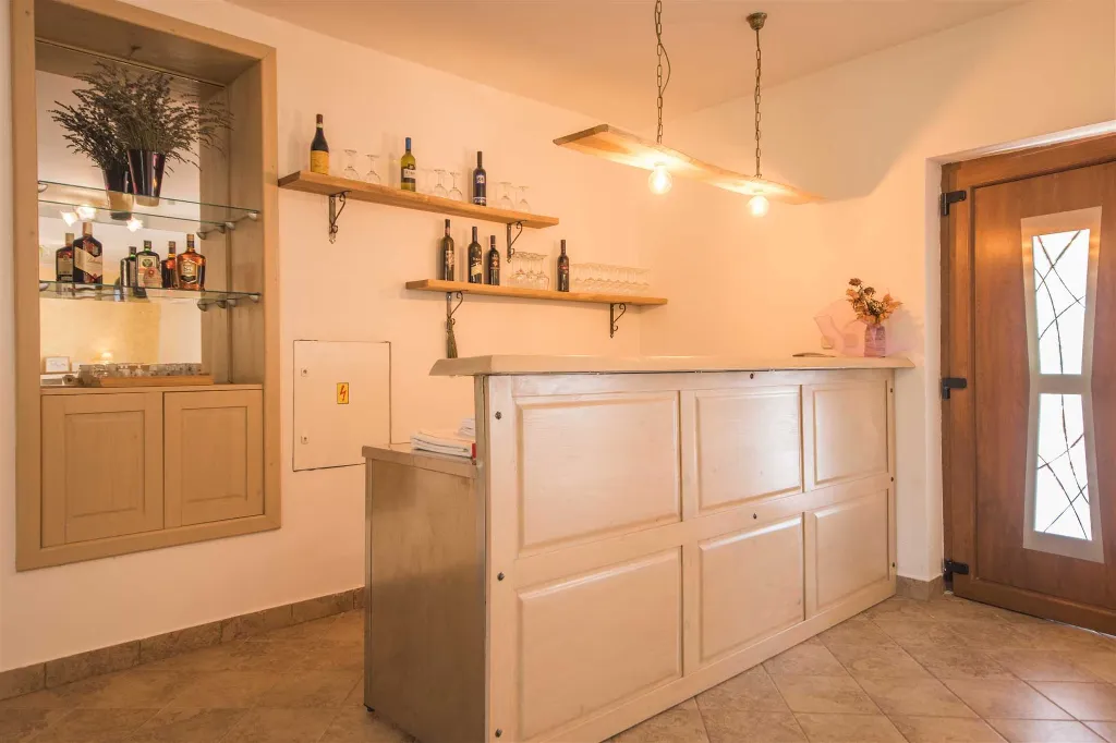 Private 8-Bedroom House for 16 Guests in Divšići