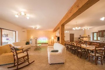 Private 8-Bedroom House for 16 Guests in Divšići