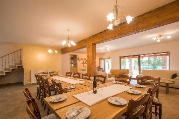 Private 8-Bedroom House for 16 Guests in Divšići