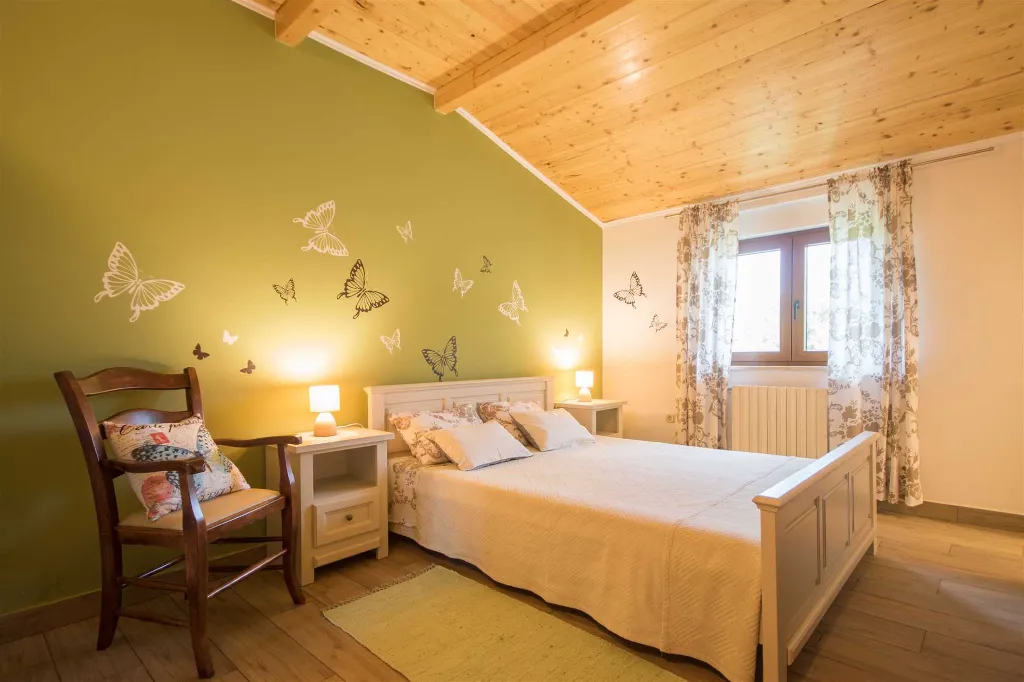 Private 8-Bedroom House for 16 Guests in Divšići