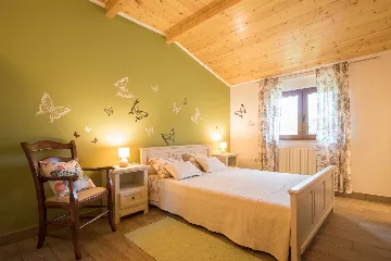 Private 8-Bedroom House for 16 Guests in Divšići