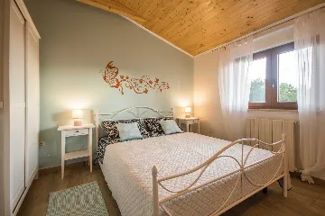 Private 8-Bedroom House for 16 Guests in Divšići
