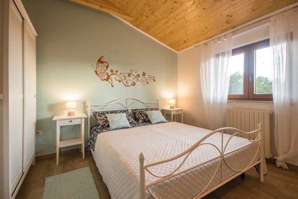 Private 8-Bedroom House for 16 Guests in Divšići