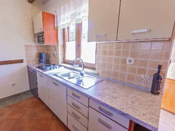 Private 8-Bedroom House for 16 Guests in Divšići