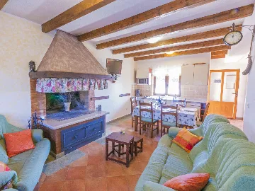 Private 8-Bedroom House for 16 Guests in Divšići