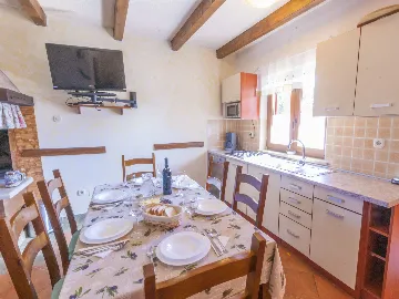 Private 8-Bedroom House for 16 Guests in Divšići