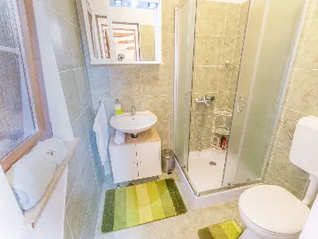 Private 8-Bedroom House for 16 Guests in Divšići