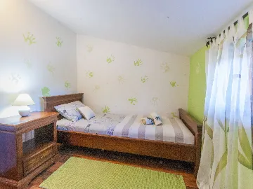 Private 8-Bedroom House for 16 Guests in Divšići