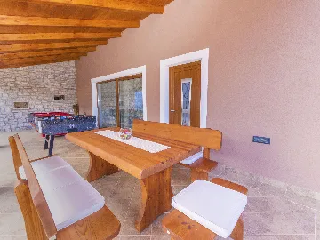 Private 8-Bedroom House for 16 Guests in Divšići
