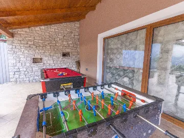 Private 8-Bedroom House for 16 Guests in Divšići