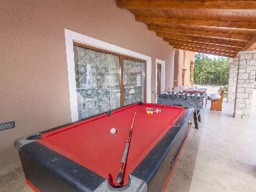 Private 8-Bedroom House for 16 Guests in Divšići