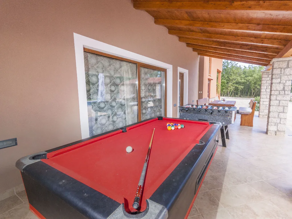 Private 8-Bedroom House for 16 Guests in Divšići