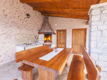 Private 8-Bedroom House for 16 Guests in Divšići