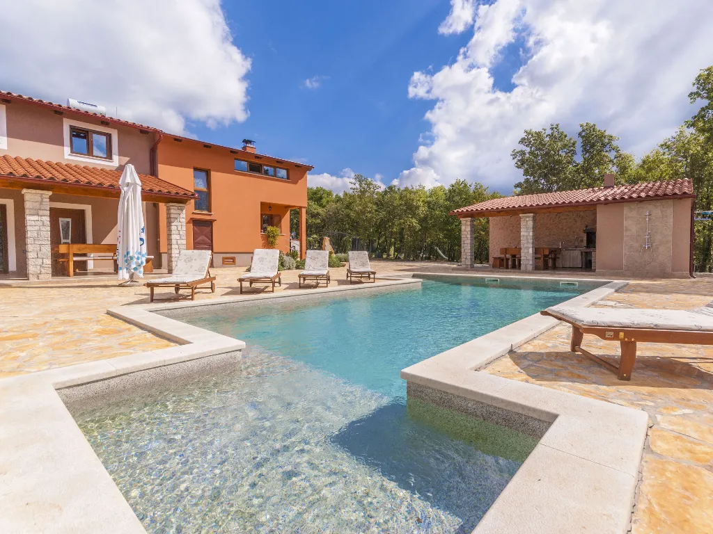 Private 8-Bedroom House for 16 Guests in Divšići