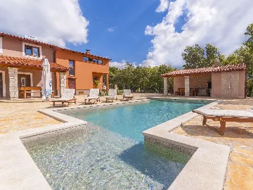 Private 8-Bedroom House for 16 Guests in Divšići