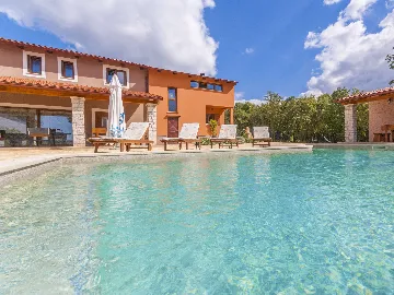 Private 8-Bedroom House for 16 Guests in Divšići