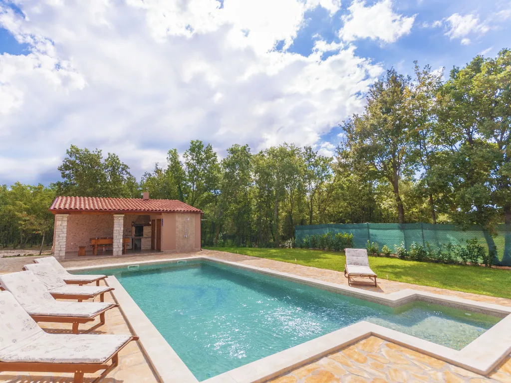 Private 8-Bedroom House for 16 Guests in Divšići