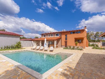 Private 8-Bedroom House for 16 Guests in Divšići