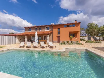 Private 8-Bedroom House for 16 Guests in Divšići