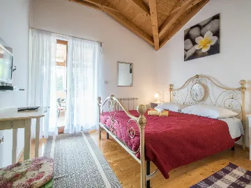 Stone House with Private Pool in Gračišće