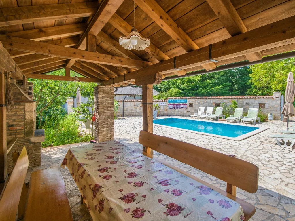 Stone House with Private Pool in Gračišće