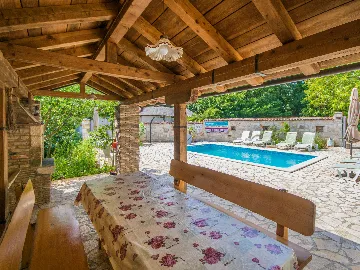 Stone House with Private Pool in Gračišće