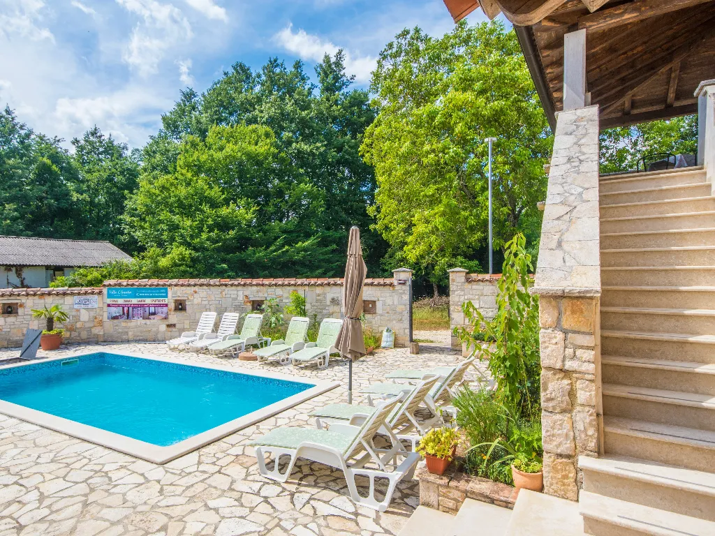 Stone House with Private Pool in Gračišće