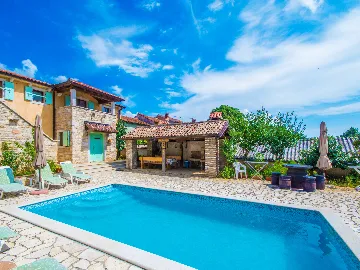 Stone House with Private Pool in Gračišće