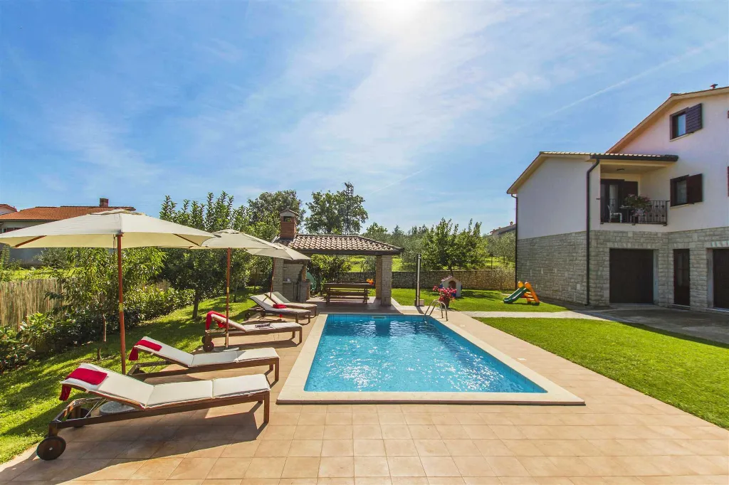 4-Bedroom House in Nedešćina with Private Pool