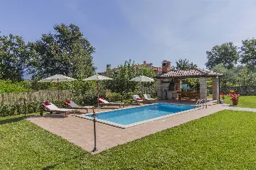 4-Bedroom House in Nedešćina with Private Pool