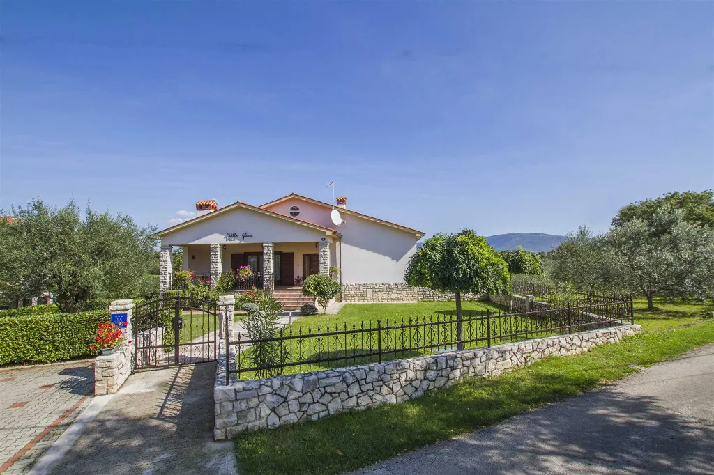 4-Bedroom House in Nedešćina with Private Pool